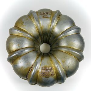 VTG Original Bundt Brand Northland Heavy Aluminum Fluted Tube Cake Pan USA 10 in